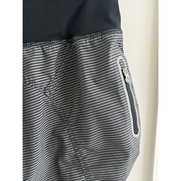 VGUC LULULEMON Run SHORTS SZ 6 Black GRAY SIDE RUCHING - Picture 9 of 15